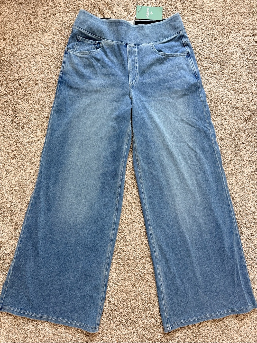HALARA Wide-Leg Jeans in Light Blue Wash Medium Regular